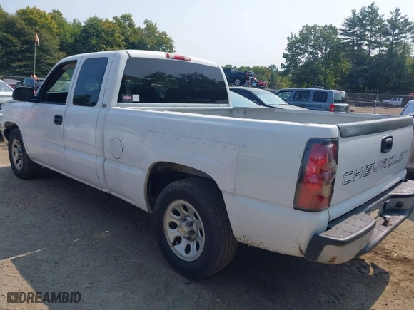 2005 Chevrolet Silverado 1500 LS with VIN 2GCEC19V451135690, listed as a IAAI auction lot 40337518 with 221,191 mi miles. Bid and sale history available at carsss.com. Image 3.