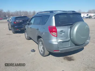 2007 Toyota RAV4 with VIN JTMZD33V676041406, listed as a IAAI auction lot 41743591 with 121,792 mi miles. Bid and sale history available at carsss.com. Image 3.