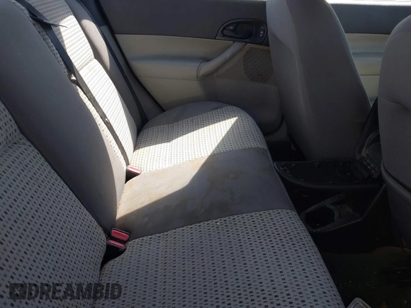 2007 Ford Focus S z VIN 1FAHP34N67W223825, wystawiony jako IAAI lot #42226952 z przebiegiem 271 842 mil mil oraz . Historia ofert i sprzedaży dostępna na DreamBid. Obrazek 8.