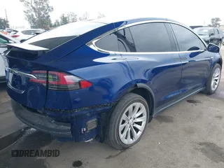 2016 Tesla Model X 70D z VIN 5YJXCBE29GF018794, wystawiony jako IAAI lot #42129574 z przebiegiem 51 814 mil mil oraz . Historia ofert i sprzedaży dostępna na DreamBid. Obrazek 4.