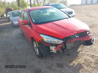 2015 Ford Focus SE z VIN 1FADP3F27FL342629, wystawiony jako IAAI lot #42082998 z przebiegiem 177 565 mil mil oraz . Historia ofert i sprzedaży dostępna na DreamBid. Obrazek 1.