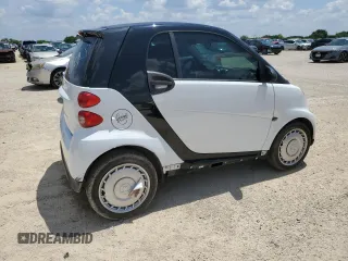 2015 Smart fortwo Passion z VIN WMEEJ3BA2FK802364, wystawiony jako Copart lot #58880824 z przebiegiem 28 281 mil mil oraz Czysty tytuł • Clean title. Historia ofert i sprzedaży dostępna na DreamBid. Obrazek 3.