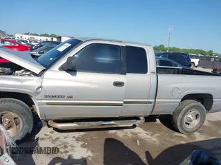 2000 Dodge 1500 with VIN 3B7HC13Y0YM223231, listed as a IAAI auction lot 42001081 with 150,878 mi miles. Bid and sale history available at carsss.com. Image 14.