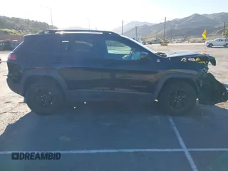 2019 Jeep Cherokee Trailhawk with VIN 1C4PJMBX1KD441175, listed as a IAAI auction lot 42506246 with 47,760 mi miles and . Bid and sale history available at DreamBid. Image 13.