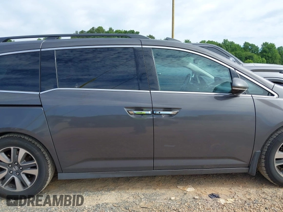 2015 Honda Odyssey Touring Elite z VIN 5FNRL5H97FB060981, wystawiony jako IAAI lot #42289631 z przebiegiem 160 947 mil mil oraz . Historia ofert i sprzedaży dostępna na DreamBid. Obrazek 13.