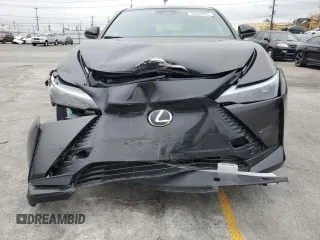 2024 Lexus RZ 450e Premium z VIN JTJAAAABXRA026441, wystawiony jako Copart lot #56064095 z przebiegiem 422 mil mil oraz Szkody całkowita. Historia ofert i sprzedaży dostępna na DreamBid. Obrazek 5.