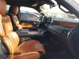 2019 Lincoln Navigator Reserve z VIN 5LMJJ2LT8KEL10852, wystawiony jako IAAI lot #41847832 z przebiegiem 88 437 mil mil oraz . Historia ofert i sprzedaży dostępna na DreamBid. Obrazek 5.