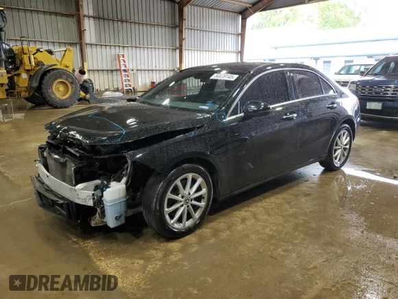 2020 Mercedes-Benz A 220 z VIN W1K3G4EB5LW045467, wystawiony jako Copart lot #50839145 z przebiegiem 104 704 mil mil oraz Szkoda całkowita • Salvage title. Historia ofert i sprzedaży dostępna na DreamBid. Obrazek 1.