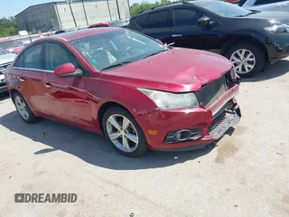 2014 Chevrolet Cruze 2LT z VIN 1G1PE5SB9E7325636, wystawiony jako IAAI lot #41991679 z przebiegiem 103 492 mil mil oraz . Historia ofert i sprzedaży dostępna na DreamBid. Obrazek 1.