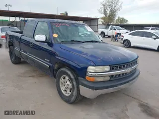 2000 Chevrolet Silverado 1500 LS with VIN 2GCEC19T1Y1408829, listed as a IAAI auction lot 41230976 with 314,324 mi miles. Bid and sale history available at carsss.com. Image 1.