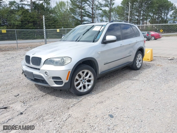 2011 BMW X5 35i with VIN 5UXZV4C52BL742911, listed as a IAAI auction lot 41845588 with 123,001 mi miles. Bid and sale history available at carsss.com. Image 2.