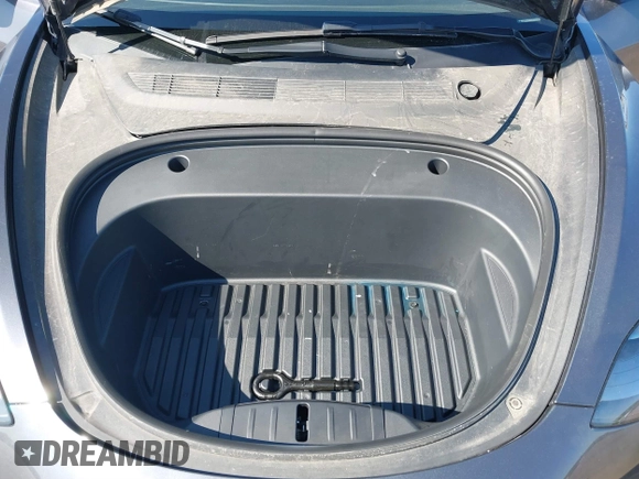 2022 Tesla Model 3 Long Range z VIN 5YJ3E1EB2NF251772, wystawiony jako IAAI lot #41773684 z przebiegiem 28 500 mil mil oraz . Historia ofert i sprzedaży dostępna na DreamBid. Obrazek 10.