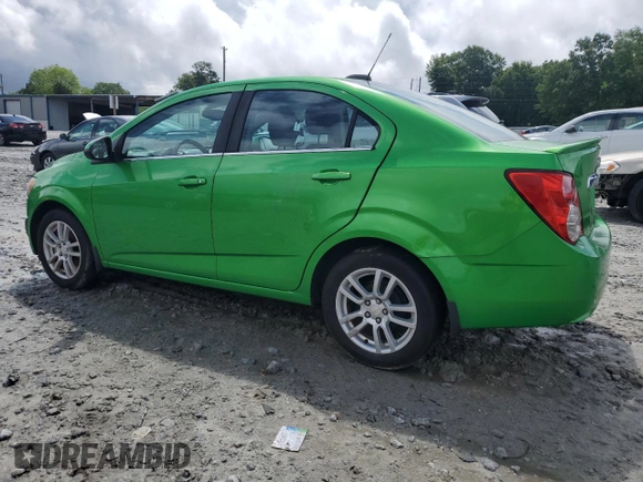 2015 Chevrolet Sonic LT z VIN 1G1JC5SH2F4145840, wystawiony jako Copart lot #56779335 z przebiegiem 101 521 mil mil oraz Czysty tytuł • Clean title. Historia ofert i sprzedaży dostępna na DreamBid. Obrazek 2.