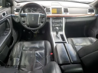 2009 Lincoln MKS z VIN 1LNHM93R69G600916, wystawiony jako Copart lot #55028965 z przebiegiem 250 930 mil mil oraz Szkoda całkowita • Salvage title. Historia ofert i sprzedaży dostępna na DreamBid. Obrazek 8.