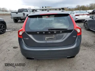 2015 Volvo V60 T5 Drive-E Premier z VIN YV140MEB2F1207148, wystawiony jako Copart lot #51272145 z przebiegiem 114 374 mil mil oraz Szkody całkowita. Historia ofert i sprzedaży dostępna na DreamBid. Obrazek 6.