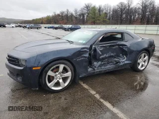 2013 Chevrolet Camaro LT z VIN 2G1FC1E30D9211780, wystawiony jako Copart lot #51652245 z przebiegiem 90 928 mil mil oraz Nie do naprawy • Non repairable. Historia ofert i sprzedaży dostępna na DreamBid. Obrazek 1.
