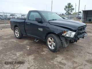 2019 Ram 1500 Tradesman с VIN 3C6JR6AG4KG511662, выставлен на аукционе IAAI как лот 41914700 с пробегом 72 421 миль миль и . История ставок и продаж доступна на DreamBid. Изображение 1.