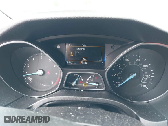 2018 Ford Focus SE z VIN 1FADP3F29JL235302, wystawiony jako IAAI lot #42262964 z przebiegiem 85 127 mil mil oraz . Historia ofert i sprzedaży dostępna na DreamBid. Obrazek 7.