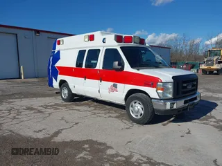 2009 Ford E-Series Commercial z VIN 1FDSS34P09DA67288, wystawiony jako IAAI lot #41332474 z przebiegiem 490 612 mil mil oraz . Historia ofert i sprzedaży dostępna na DreamBid. Obrazek 1.