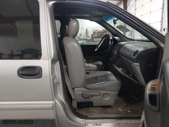 2007 Saturn Relay with VIN 5GZDV03117D124772, listed as a IAAI auction lot 41821122 with 234,238 mi miles. Bid and sale history available at carsss.com. Image 5.