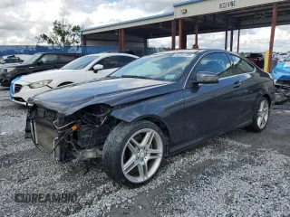 2013 Mercedes-Benz C 250 z VIN WDDGJ4HB3DF965629, wystawiony jako Copart lot #56281705 z przebiegiem 41 541 mil mil oraz Szkoda całkowita • Salvage title. Historia ofert i sprzedaży dostępna na DreamBid. Obrazek 1.