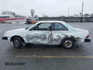 1984 Ford Tempo z VIN 1FABP19R3EK173928, wystawiony jako IAAI lot #41561559 z przebiegiem 30 355 mil mil oraz . Historia ofert i sprzedaży dostępna na DreamBid. Obrazek 14.