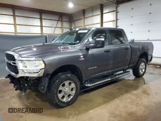 2024 Ram 2500 Big Horn z VIN 3C6UR5DLXRG303277, wystawiony jako Copart lot #59079745 z przebiegiem 23 032 mil mil oraz Czysty tytuł • Clean title. Historia ofert i sprzedaży dostępna na DreamBid. Obrazek 1.