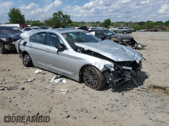 2020 BMW 5 Series 530i z VIN WBAJR3C06LWW60422, wystawiony jako Copart lot #55393945 z przebiegiem Nie podano mil oraz Tytuł czysty. Historia ofert i sprzedaży dostępna na DreamBid. Obrazek 4.