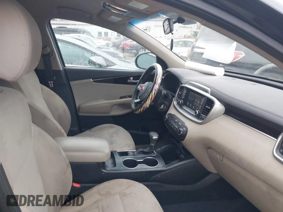 2019 Kia Sorento LX with VIN 5XYPG4A36KG575579, listed as a IAAI auction lot 41432346 with 97,562 mi miles. Bid and sale history available at carsss.com. Image 5.