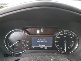 2022 Cadillac XT4 AWD Premium Luxury with VIN 1GYFZDR42NF140322, listed as a Copart auction lot 89084545 with 32,440 mi miles and Salvage Title. Bid and sale history available at carsss.com. Image 9.