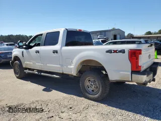 2018 Ford Super Duty F-250 SRW XL with VIN 1FT7W2B67JEB63260, listed as a Copart auction lot 46824805 with 128,347 mi miles and Salvage Title. Bid and sale history available at carsss.com. Image 2.