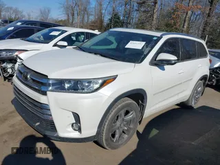 2018 Toyota Highlander Limited z VIN 5TDDZRFH5JS820243, wystawiony jako IAAI lot #41614333 z przebiegiem 98 596 mil mil oraz . Historia ofert i sprzedaży dostępna na DreamBid. Obrazek 17.