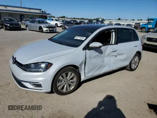 2020 Volkswagen Golf TSI z VIN 3VWG57AU8LM012602, wystawiony jako Copart lot #82771524 z przebiegiem 50 971 mil mil oraz Szkoda całkowita • Salvage title. Historia ofert i sprzedaży dostępna na DreamBid. Obrazek 1.