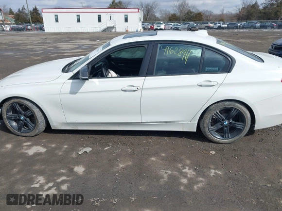 2014 BMW 3 Series 328d xDrive z VIN WBA3D5C5XEKX99221, wystawiony jako IAAI lot #41628911 z przebiegiem 129 095 mil mil oraz . Historia ofert i sprzedaży dostępna na DreamBid. Obrazek 14.