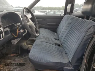 1994 Nissan Frontier XE z VIN 1N6SD16S3RC305688, wystawiony jako Copart lot #54371715 z przebiegiem 207 543 mil mil oraz Szkoda całkowita • Salvage title. Historia ofert i sprzedaży dostępna na DreamBid. Obrazek 7.