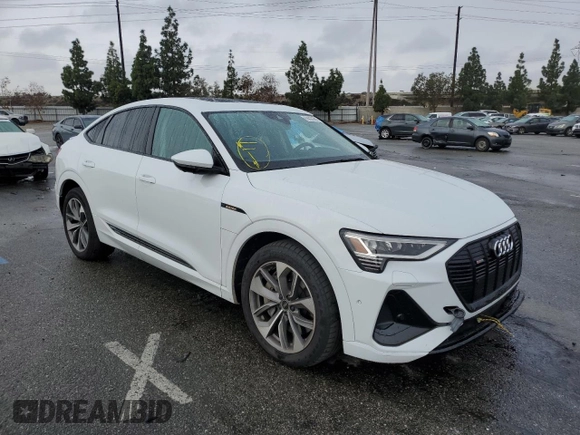 2021 Audi e-tron Sportback Premium Plus z VIN WA12ABGE3MB024414, wystawiony jako Copart lot #69824382 z przebiegiem 24 655 mil mil oraz . Historia ofert i sprzedaży dostępna na DreamBid. Obrazek 4.