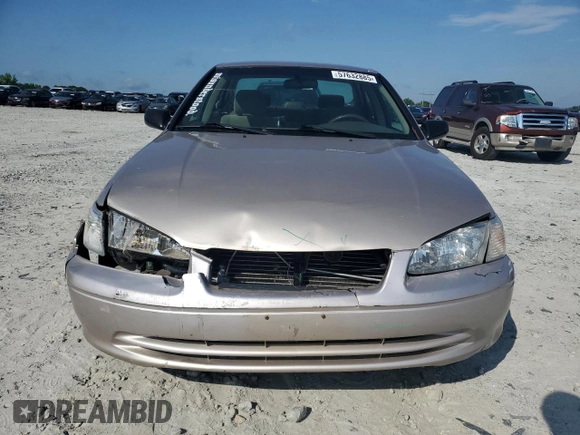 2001 Toyota Camry CE z VIN 4T1BG22KX1U774132, wystawiony jako Copart lot #57632885 z przebiegiem 179 771 mil mil oraz Szkoda całkowita • Salvage title. Historia ofert i sprzedaży dostępna na DreamBid. Obrazek 5.