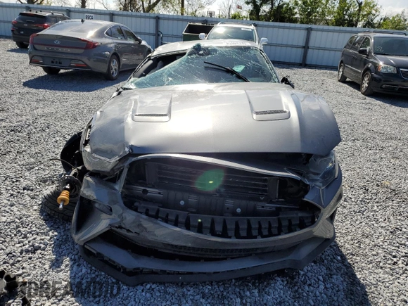 2021 Ford Mustang GT z VIN 1FA6P8CF0M5147552, wystawiony jako Copart lot #45904745 z przebiegiem Nie podano mil oraz Nie do naprawy. Historia ofert i sprzedaży dostępna na DreamBid. Obrazek 5.