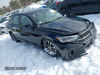 2024 Volkswagen Jetta Sport z VIN 3VWBM7BU4RM036559, wystawiony jako IAAI lot #41513841 z przebiegiem 19 628 mil mil oraz . Historia ofert i sprzedaży dostępna na DreamBid. Obrazek 1.