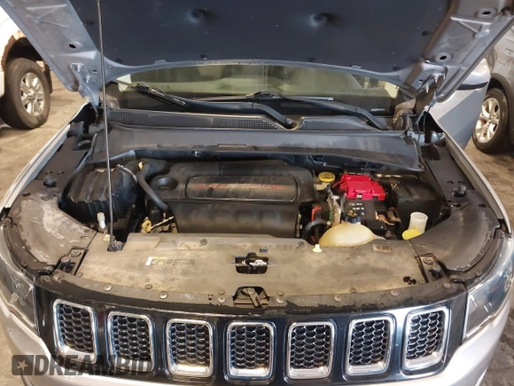 2019 Jeep Compass Latitude with VIN 3C4NJDBB6KT812711, listed as a IAAI auction lot 41565166 with 69,582 mi miles and . Bid and sale history available at carsss.com. Image 10.