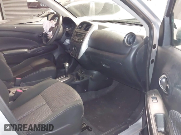 2017 Nissan Versa SV z VIN 3N1CN7AP6HK451461, wystawiony jako IAAI lot #41353549 z przebiegiem 108 075 mil mil oraz . Historia ofert i sprzedaży dostępna na DreamBid. Obrazek 5.