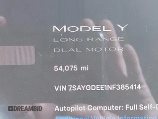 2022 Tesla Model Y Long Range z VIN 7SAYGDEE1NF385414, wystawiony jako IAAI lot #41660542 z przebiegiem 54 075 mil mil oraz . Historia ofert i sprzedaży dostępna na DreamBid. Obrazek 15.