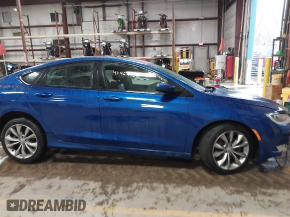 2015 Chrysler 200 S with VIN 1C3CCCBB8FN756535, listed as a IAAI auction lot 41464953 with 141,202 mi miles. Bid and sale history available at carsss.com. Image 14.