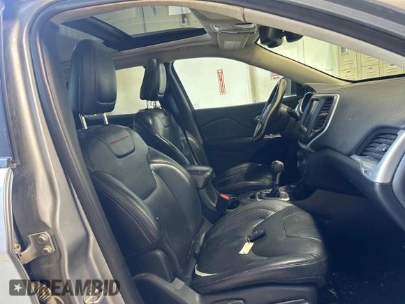 2014 Jeep Cherokee Trailhawk with VIN 1C4PJMBS4EW111480, listed as a Copart auction lot 67399485 with 162,555 mi miles and Clean title. Bid and sale history available at DreamBid. Image 5.