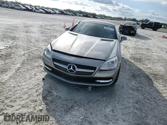2012 Mercedes-Benz SLK 350 z VIN WDDPK5HA8CF014674, wystawiony jako Copart lot #43035715 z przebiegiem 79 506 mil mil oraz Nie do naprawy • Non repairable. Historia ofert i sprzedaży dostępna na DreamBid. Obrazek 11.