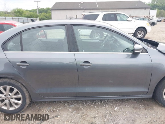 2013 Volkswagen Jetta SE with VIN 3VWDX7AJ7DM426720, listed as a IAAI auction lot 42366632 with 142,318 mi miles and . Bid and sale history available at DreamBid. Image 13.