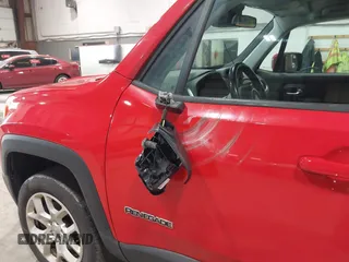 2018 Jeep Renegade Latitude with VIN ZACCJBBB8JPH30688, listed as a IAAI auction lot 42205960 with Not Provided miles and . Bid and sale history available at carsss.com. Image 6.
