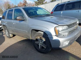 2005 Chevrolet TrailBlazer LT with VIN 1GNDT13S452289799, listed as a IAAI auction lot 41673167 with 198,709 mi miles. Bid and sale history available at carsss.com. Image 1.