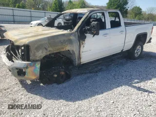 2016 GMC Sierra 2500HD SLE z VIN 1GT22SEG4GZ268110, wystawiony jako Copart lot #52621005 z przebiegiem Nie podano mil oraz Szkoda całkowita • Salvage title. Historia ofert i sprzedaży dostępna na DreamBid. Obrazek 1.