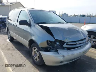 2000 Toyota Sienna LE with VIN 4T3ZF13C2YU178680, listed as a IAAI auction lot 41540305 with 265,100 mi miles. Bid and sale history available at carsss.com. Image 1.